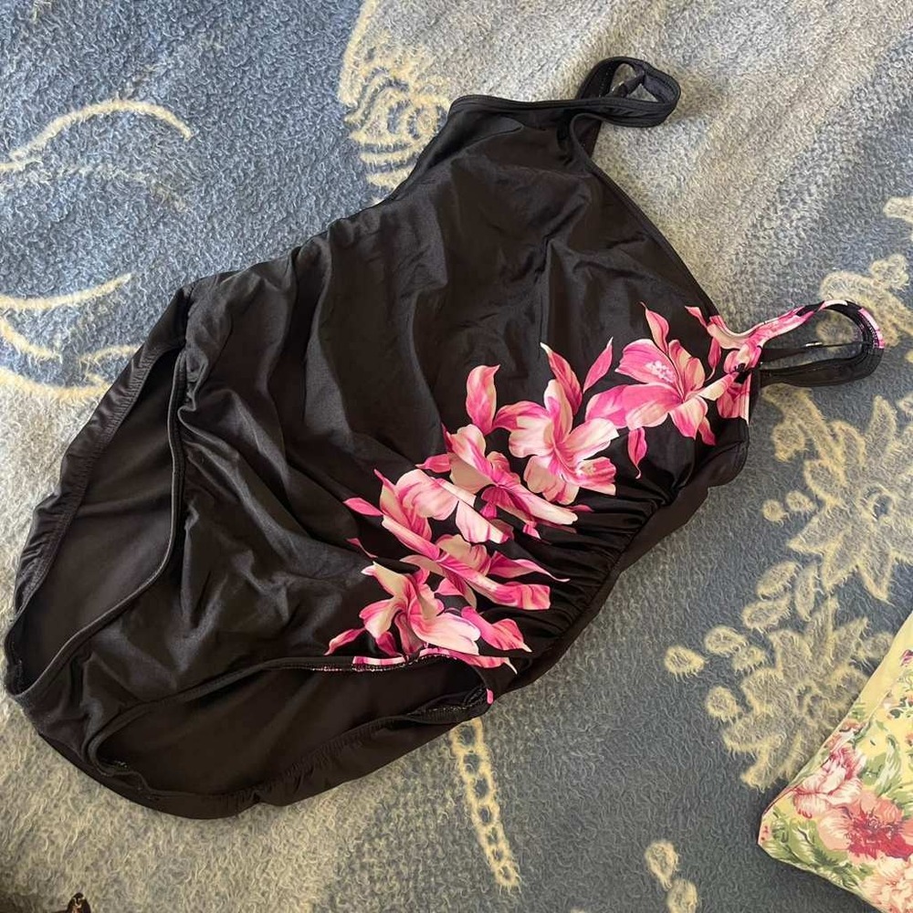 Miraclesuit Womens 14 One Piece‎ Swimsuit Black Pink Floral Ruched Tummy Control